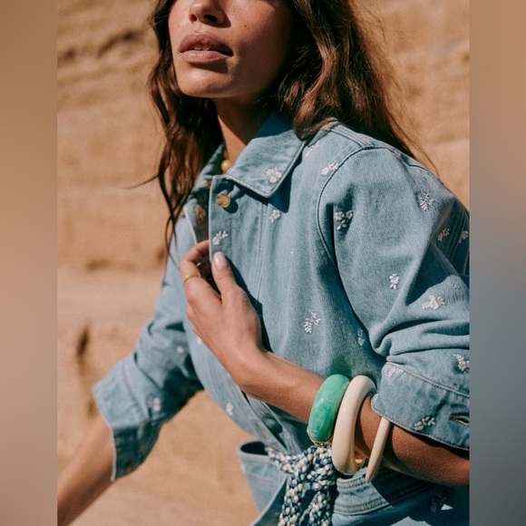 Sezane Will Denim Jacket w/ embroidered flowers NWOT - Picture 2 of 9